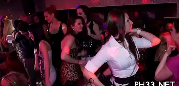 Cuties wants to fuck the army dancer